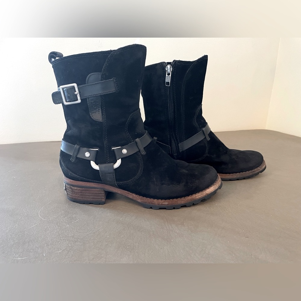 Ladies UGG winter boot